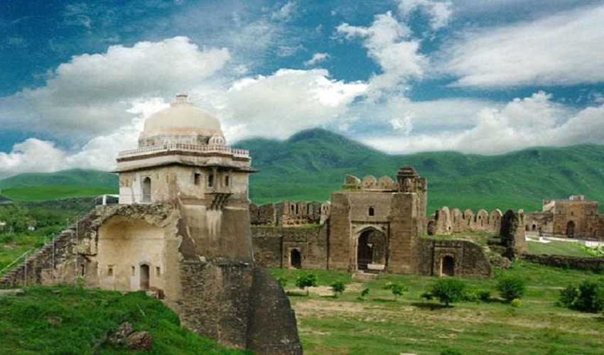 18 Legendary Forts And Castles In Pakistan That You Need To See