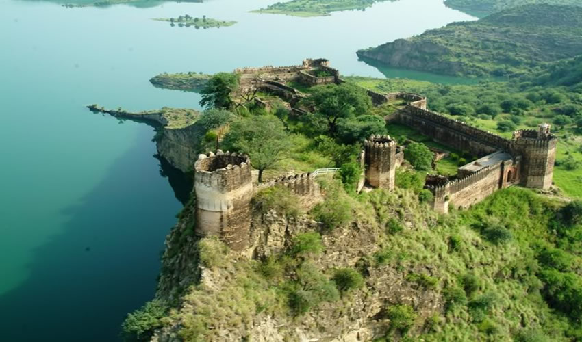 18 Legendary Forts And Castles In Pakistan That You Need To See