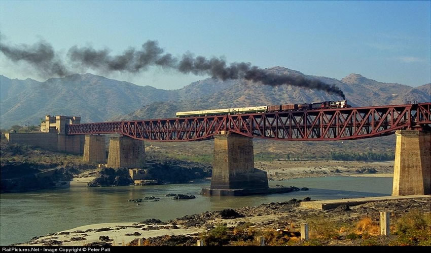 24 Beautiful And Scenic Train Routes In Pakistan