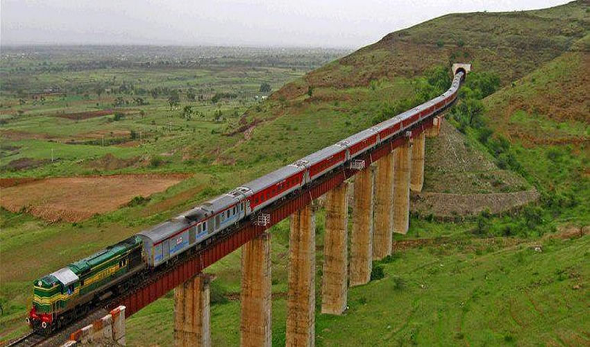 24 Beautiful And Scenic Train Routes In Pakistan