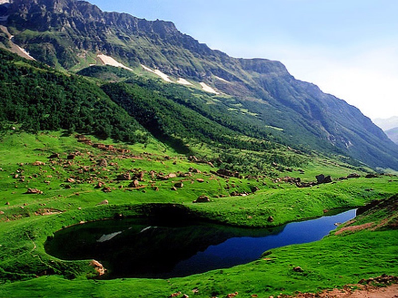 Ansoo-Lake-Kaghan-Mansehra-District-Khyber-Pakhtunkhwa-c-800x600.png