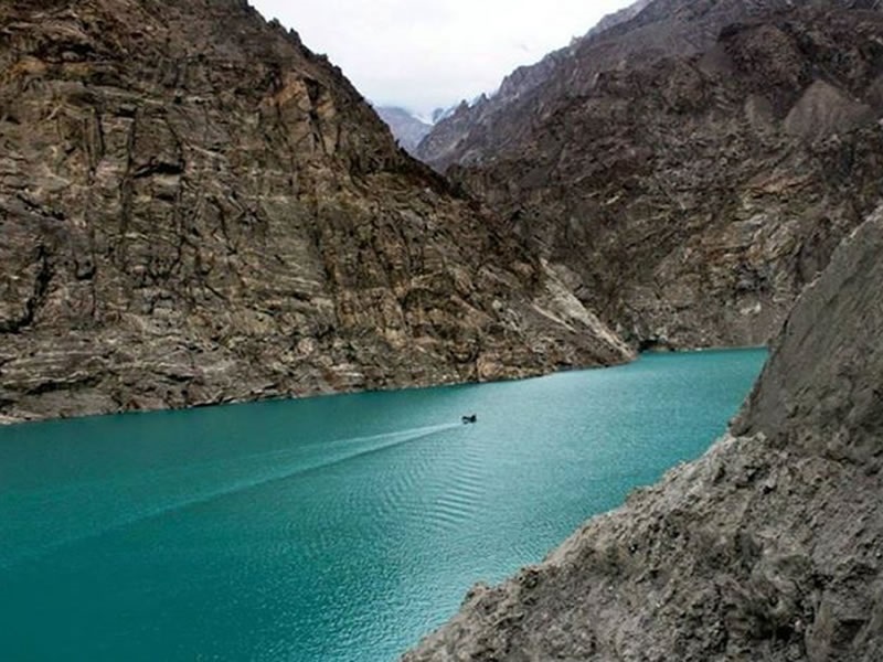 Attabad-Lake-Hunza-Valley-c-800x600.png