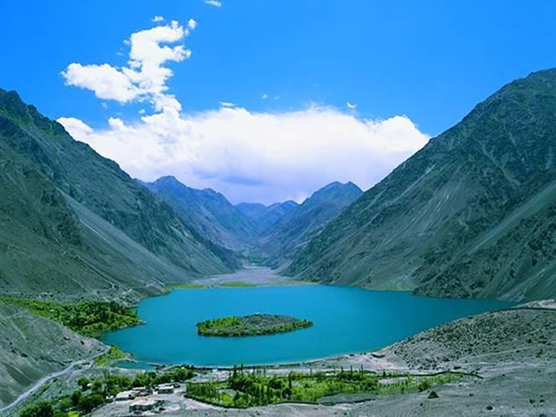 Satpara-Lake-Skardu-Gilgit-Baltistan-e-800x600.png