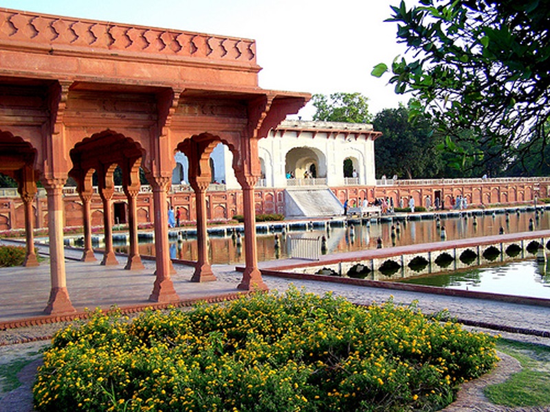 Shalimar-Gardens-Lahore-Punjab-b-800x600.png